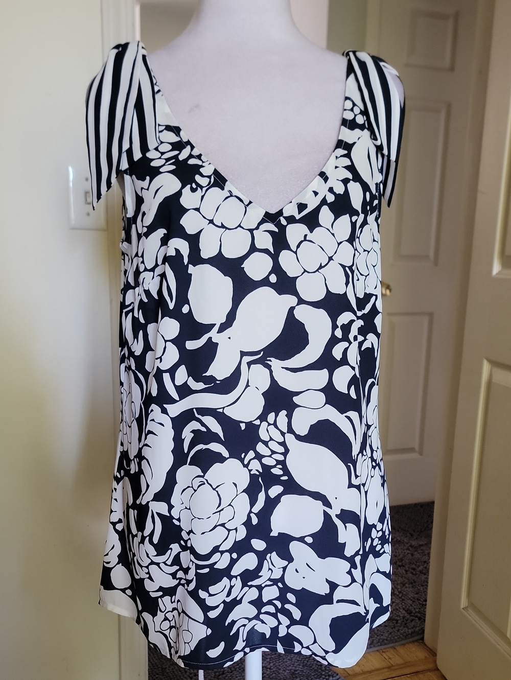 CAbi Blue and White Floral V-Neck Tie-Shoulder Camisole